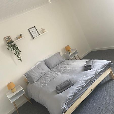 Cheerful 2 Bedroom House Hindley 外观 照片