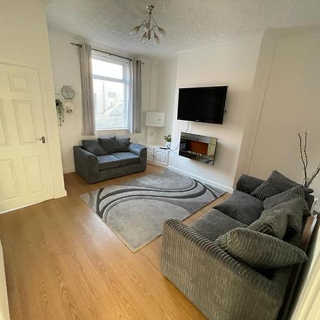 Cheerful 2 Bedroom House Hindley 外观 照片