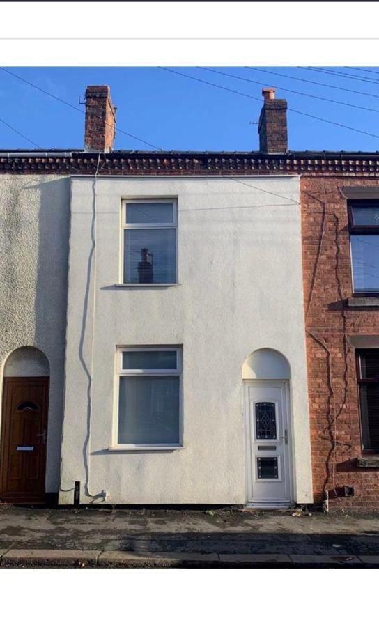 Cheerful 2 Bedroom House Hindley 外观 照片